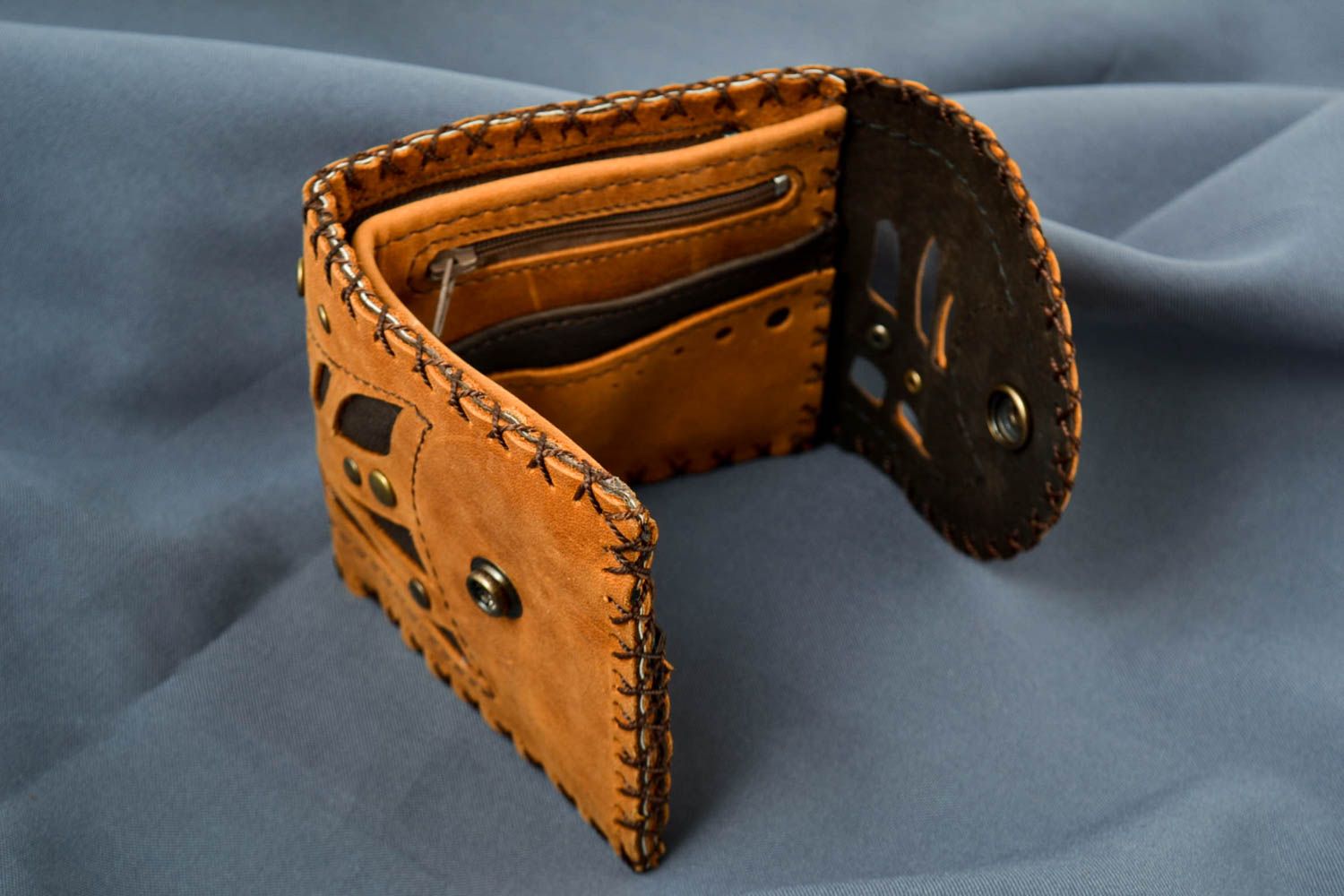 Handmade leather wallet - CraftShades