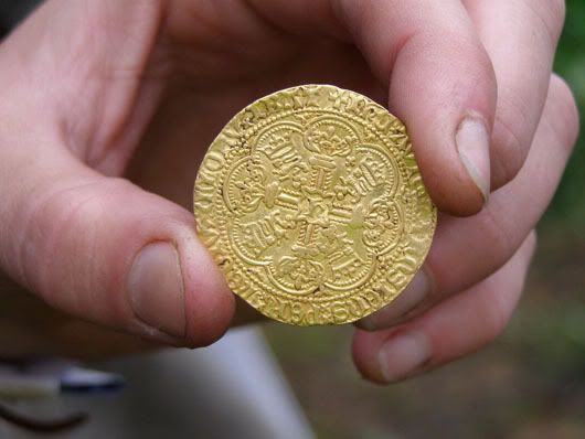 Gold coin stash from time of Henry VIII found in English garden | Live Science