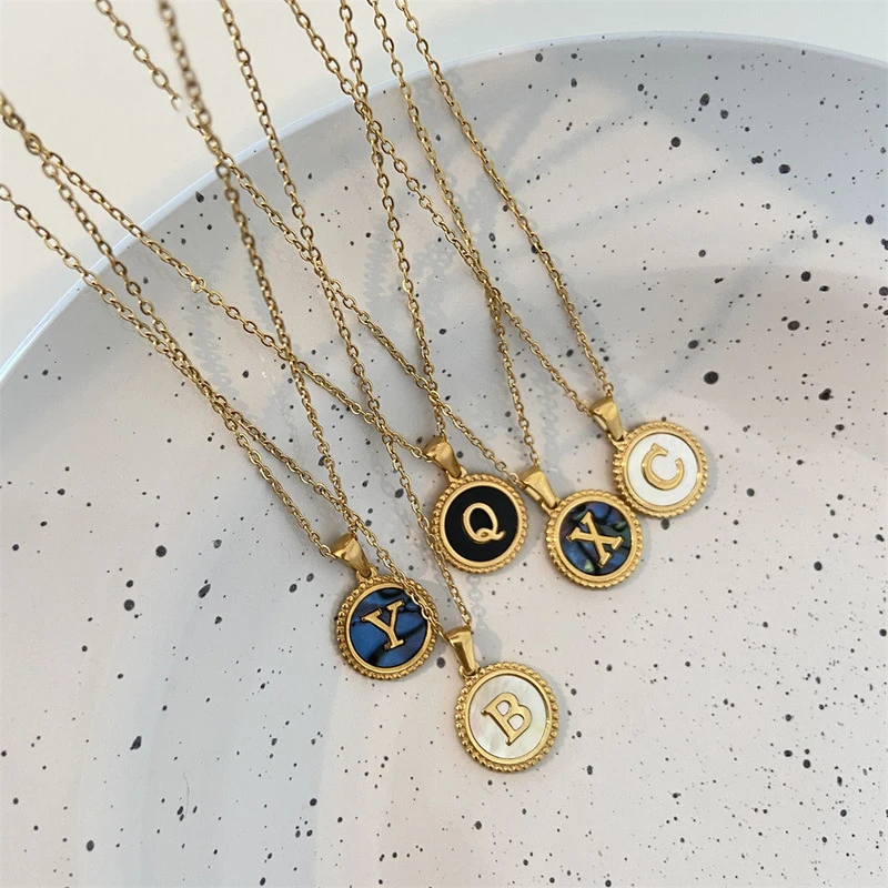 Initial Coin Necklace | Necklace with engraving | MAMALOVES