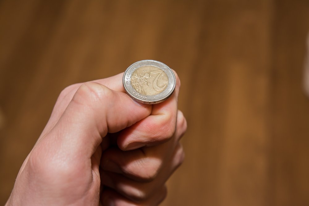 Create a Coin Flip using HTML, CSS & JavaScript - GeeksforGeeks