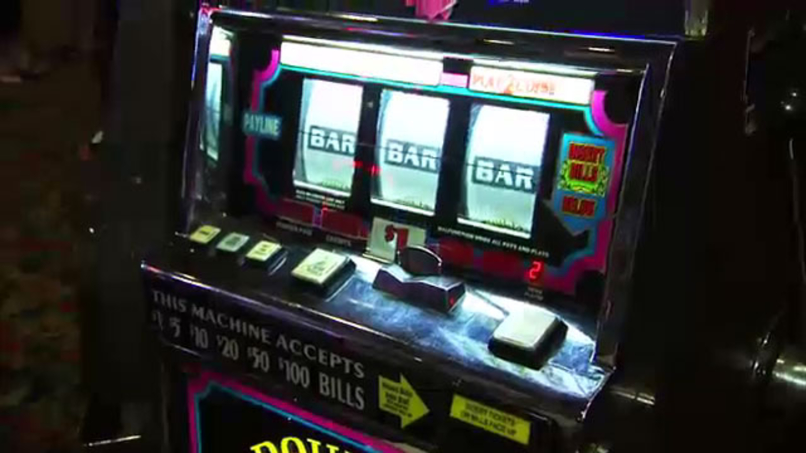 Clank-clank-clank: Old-school coin slot machines remain popular | Best of Las Vegas