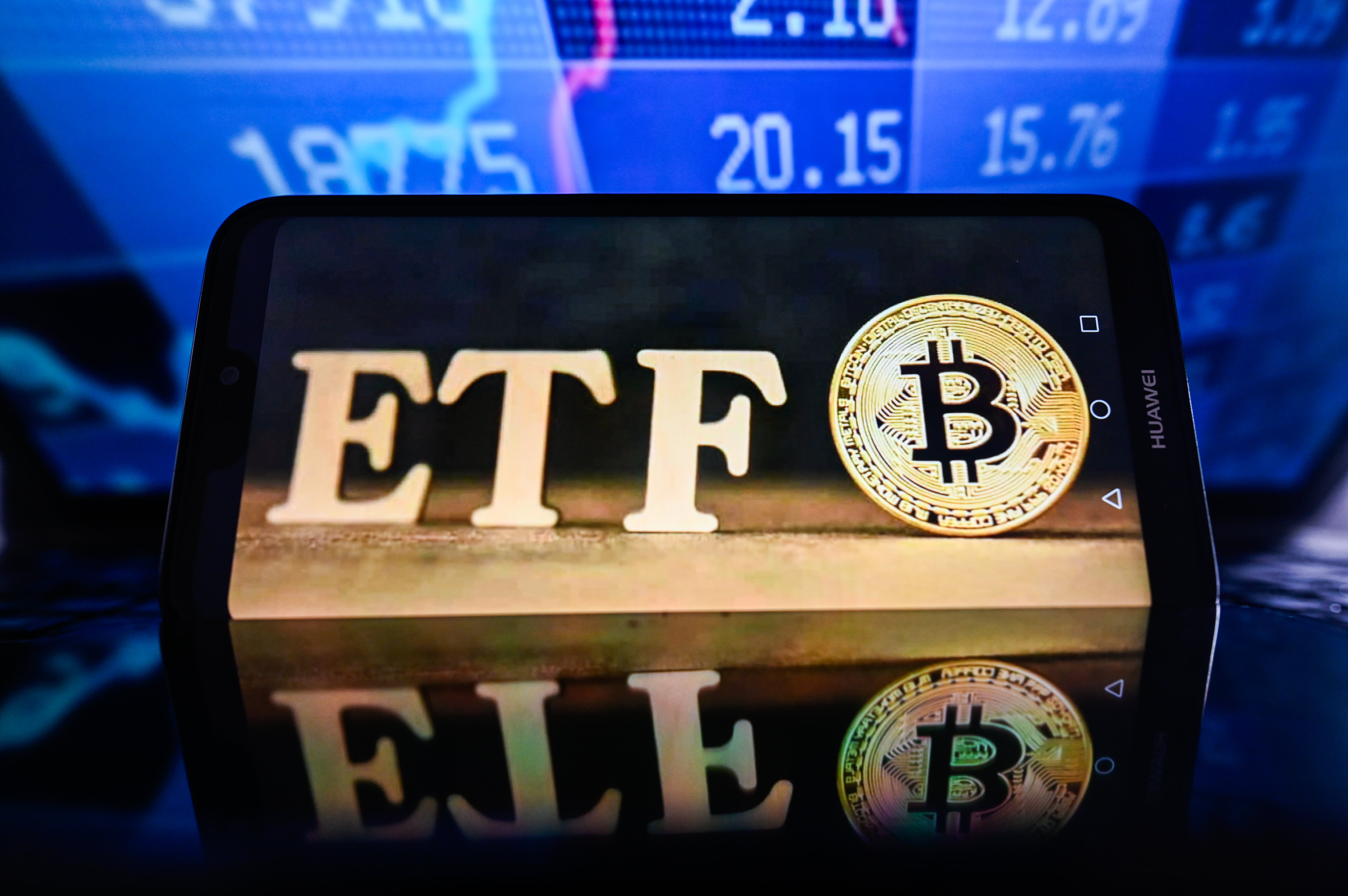 Spot Bitcoin ETFs Are Approved by SEC, Cleared To Start Trading Thursday