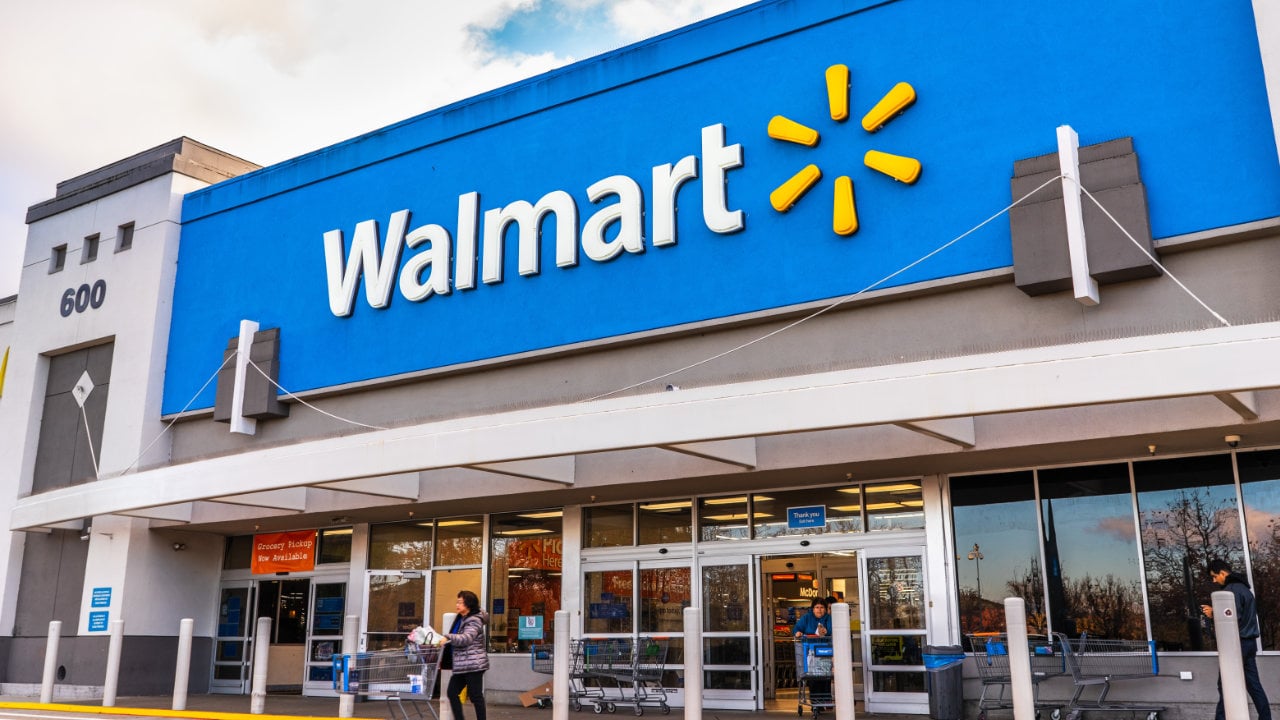 Walmart shoppers can now buy bitcoin at kiosks in some stores - CBS News