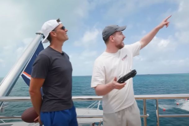 Tom Brady drills MrBeast's drone with football on $M yacht | Fox News