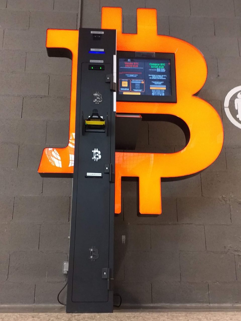 Bitcoin ATM near me - nearest BTC ATM machine locations